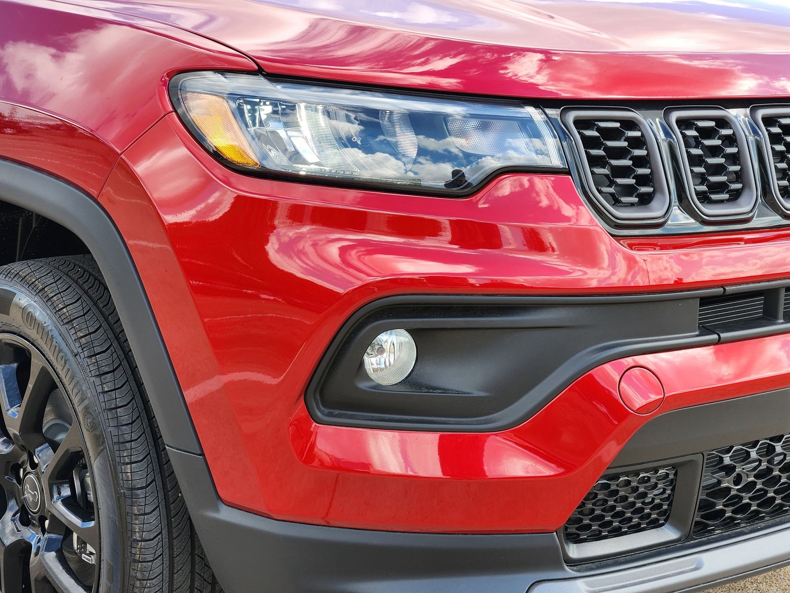 New 2026 Red Hot Pearlcoat Jeep LATITUDE ALTITUDE 4X4 image 9