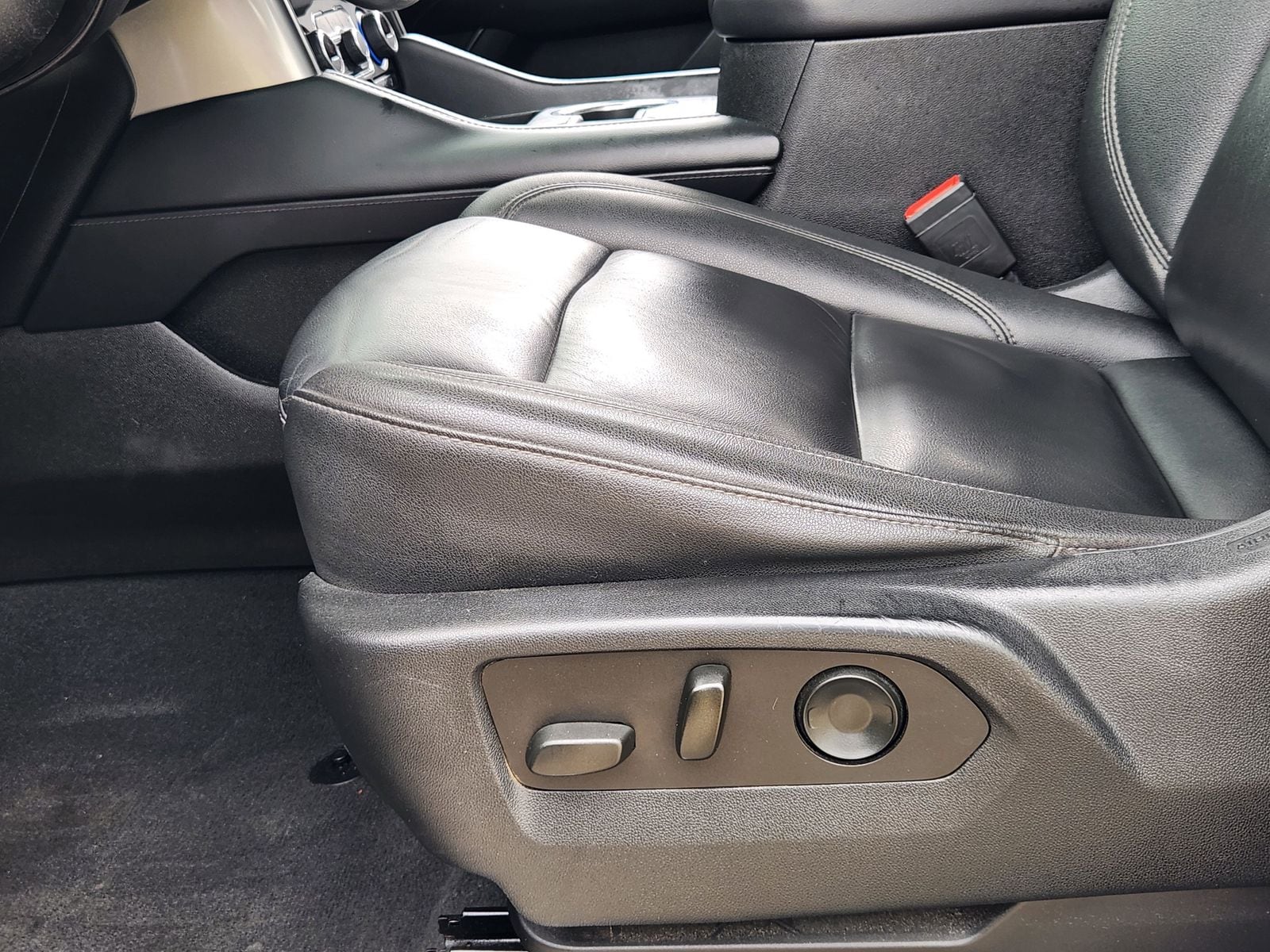 Used 2022 Summit White Chevrolet LT image 33