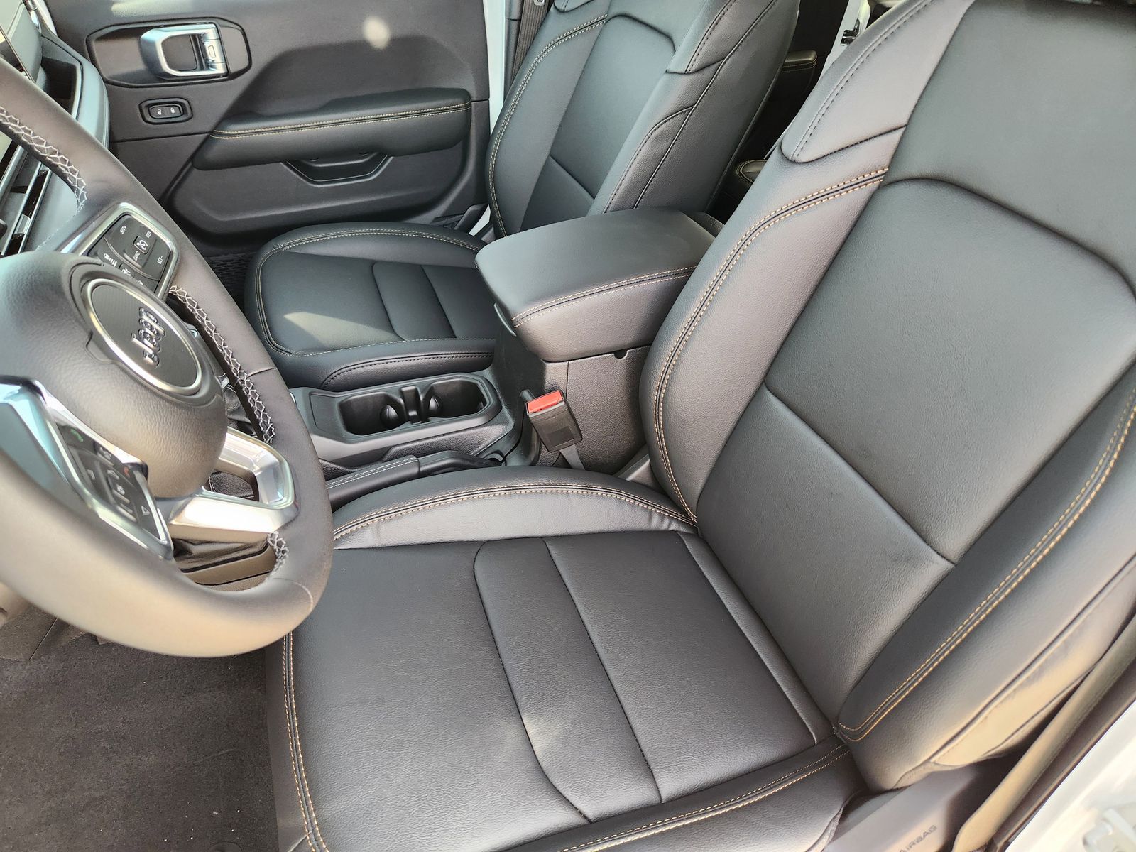 New 2026 Bright White Jeep 4-DOOR SAHARA image 22