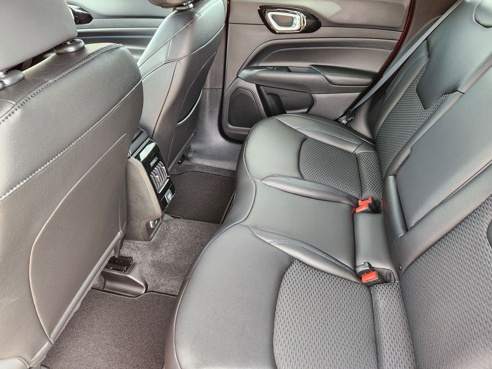 New 2026 Red Hot Pearlcoat Jeep LATITUDE ALTITUDE 4X4 image 39