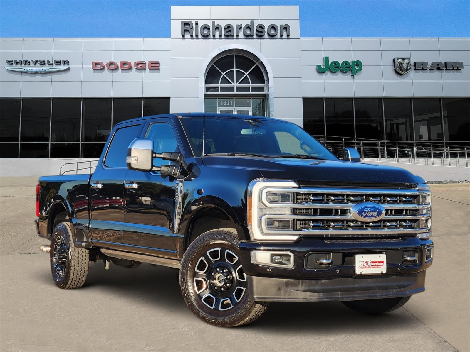 2023 Ford F-350 Super Duty Platinum's photo