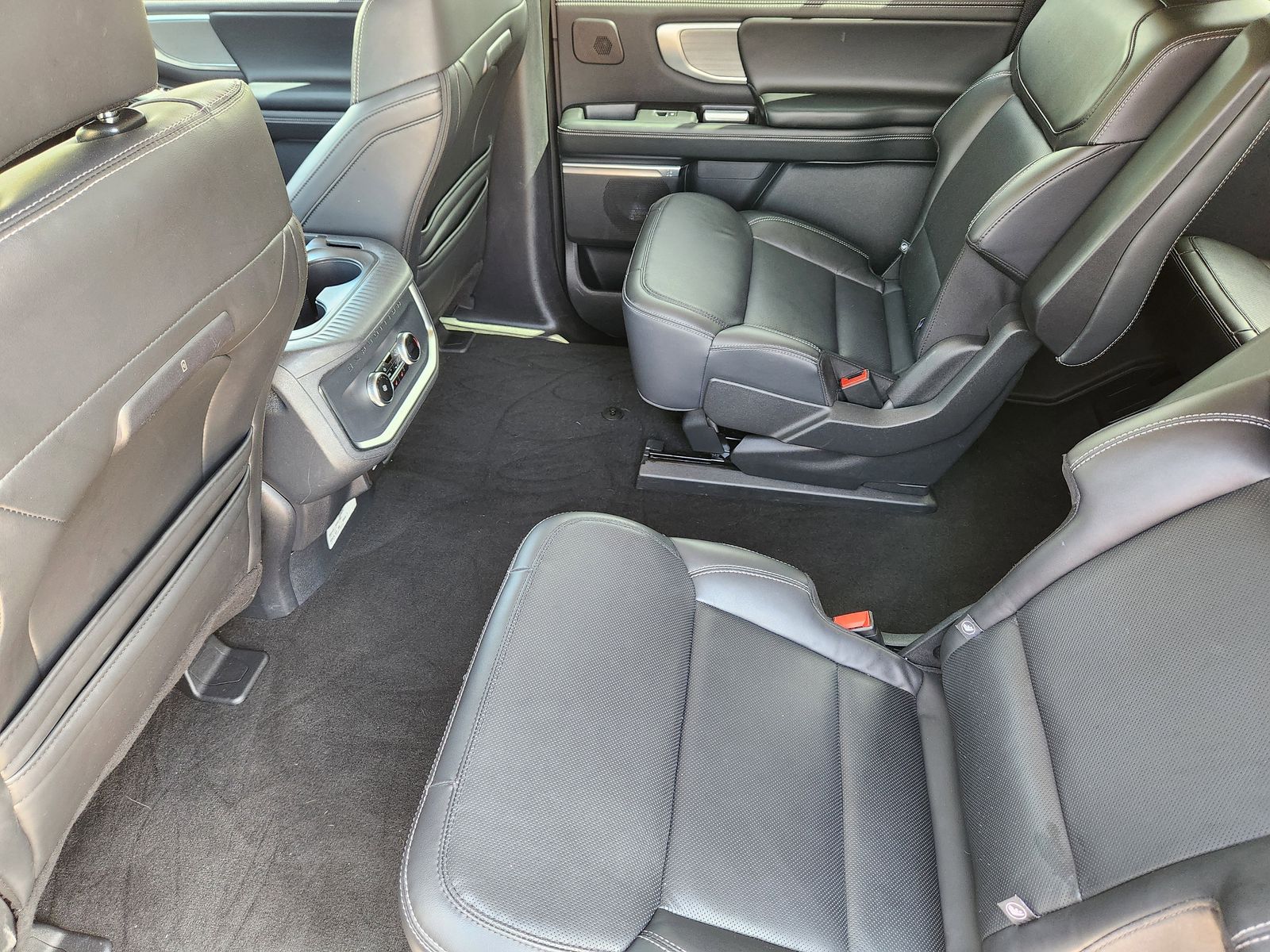 Used 2025 Gray Metallic Ford Platinum image 44