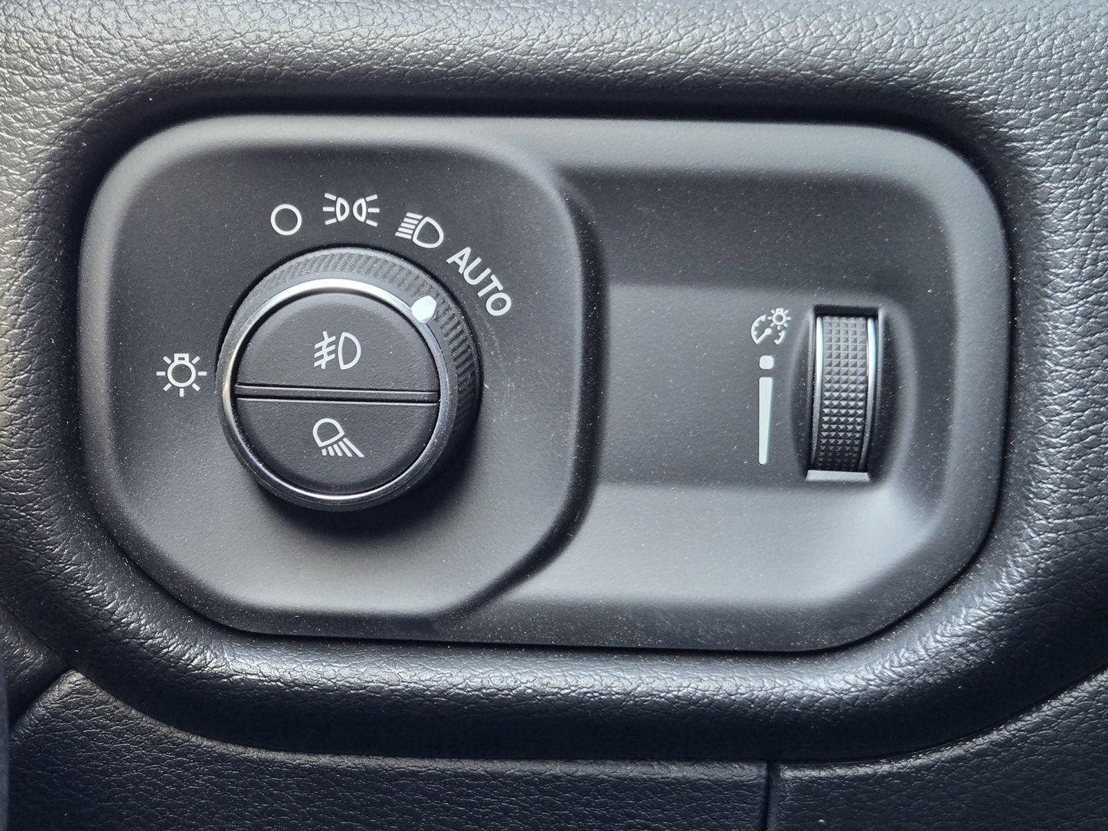 New 2026 Diamond Black Crystal Pearlcoat Ram TRADESMAN CREW CAB 4X4 6