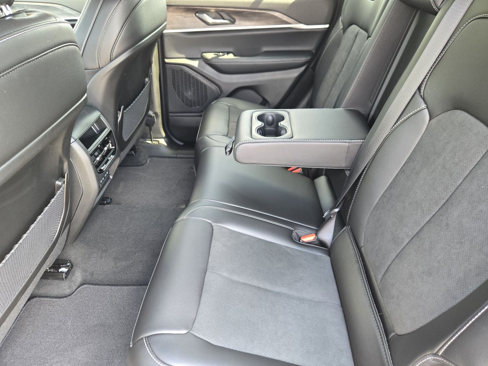 New 2026 Baltic Gray Jeep LAREDO ALTITUDE 4X2 image 37