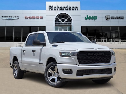 2026 Ram 1500 EXPRESS CREW CAB 4X2 5'7 BOX Pickup