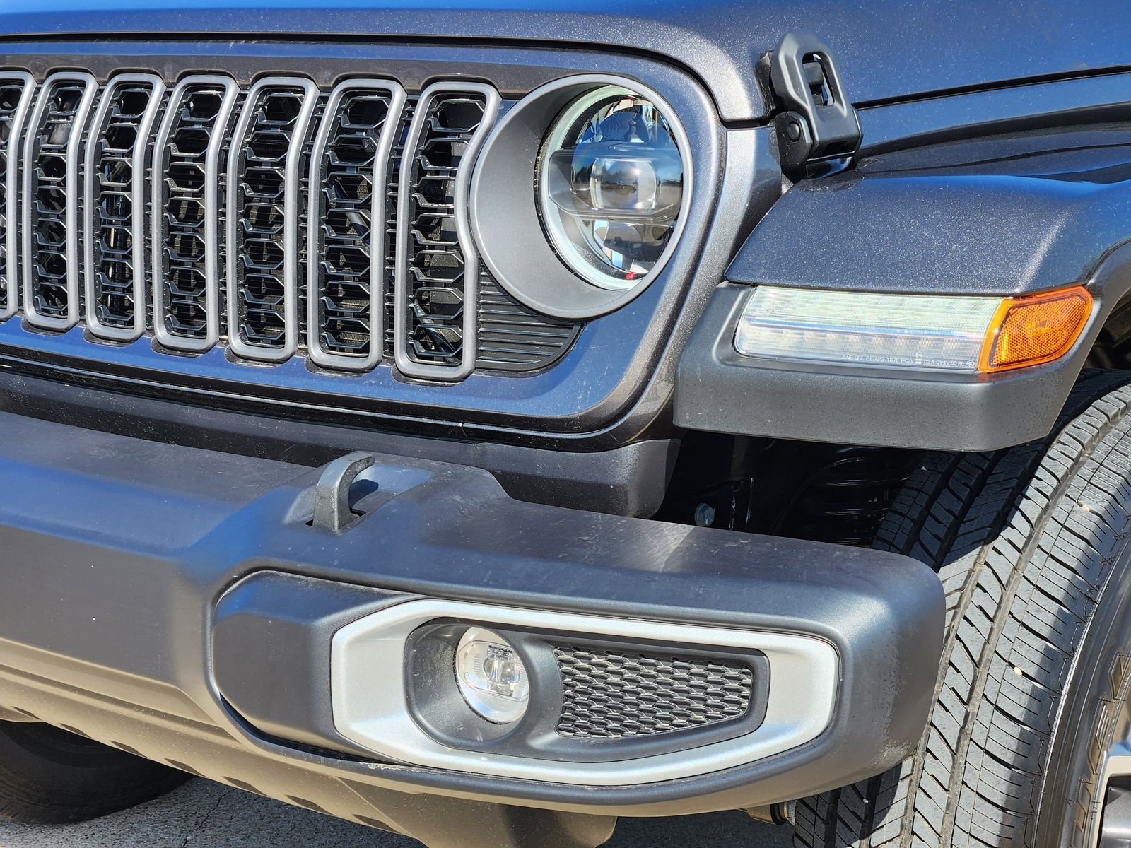 New 2026 Granite Crystal Jeep SAHARA 4X4 image 10