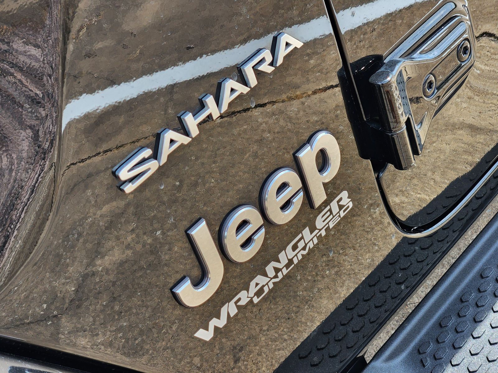 Used 2022 Black Jeep Unlimited Sahara image 18