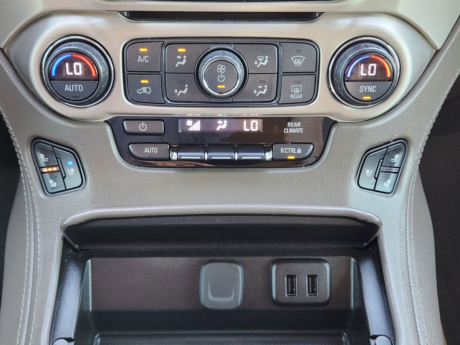 Used 2019 White Frost Tricoat GMC Denali image 27