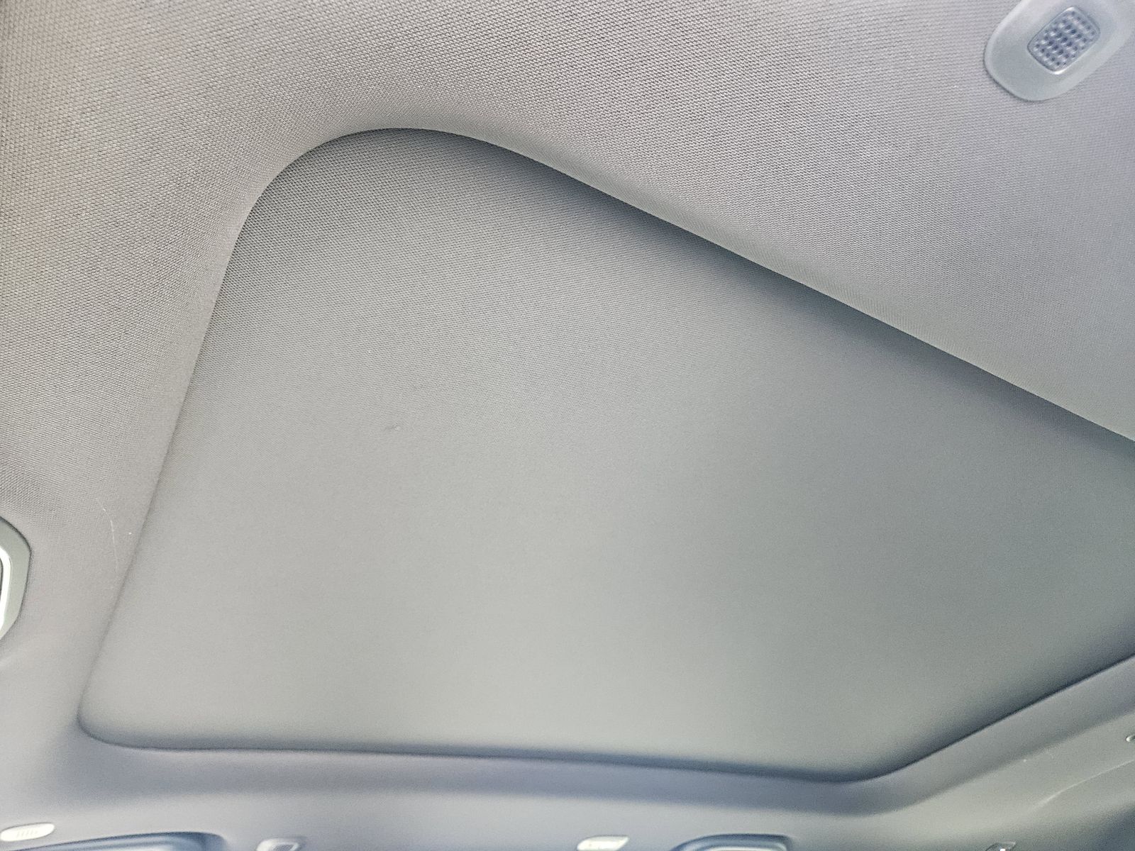 New 2025 Baltic Gray Jeep L LIMITED 4X2 image 26