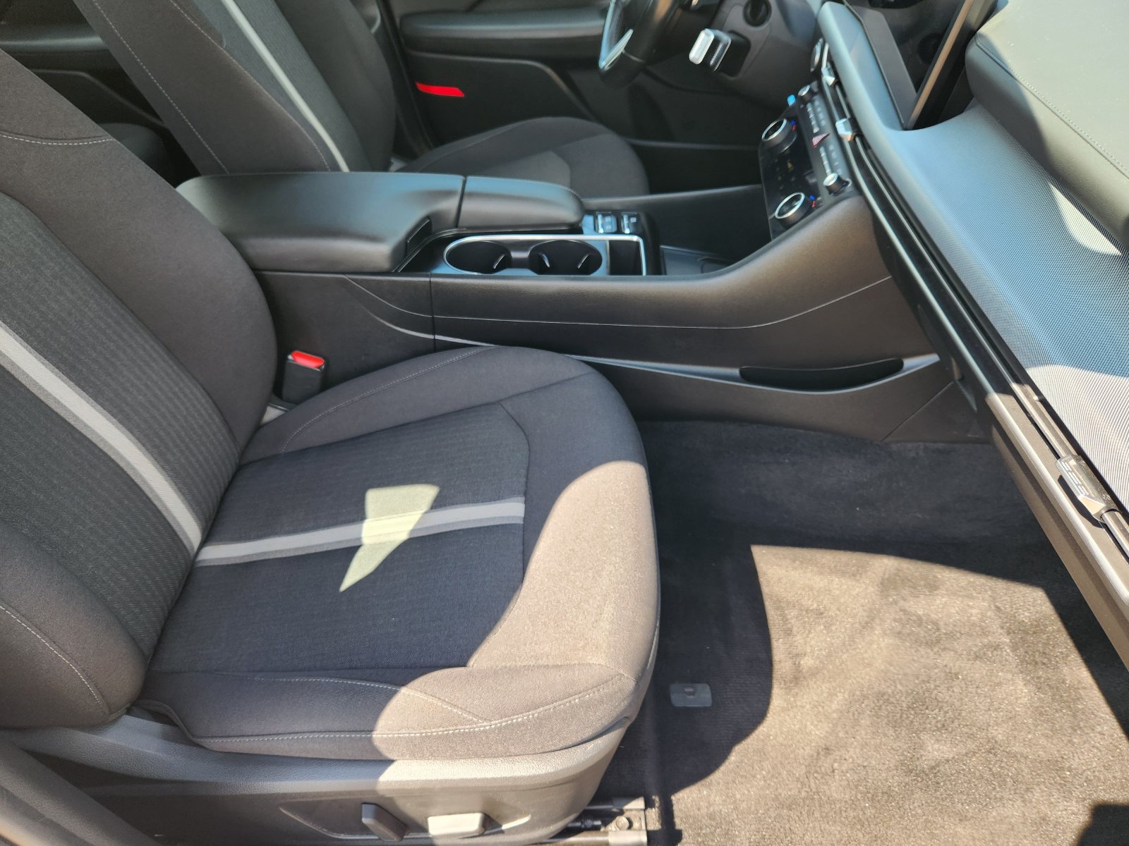 Used 2025 Serenity White Hyundai SEL image 21