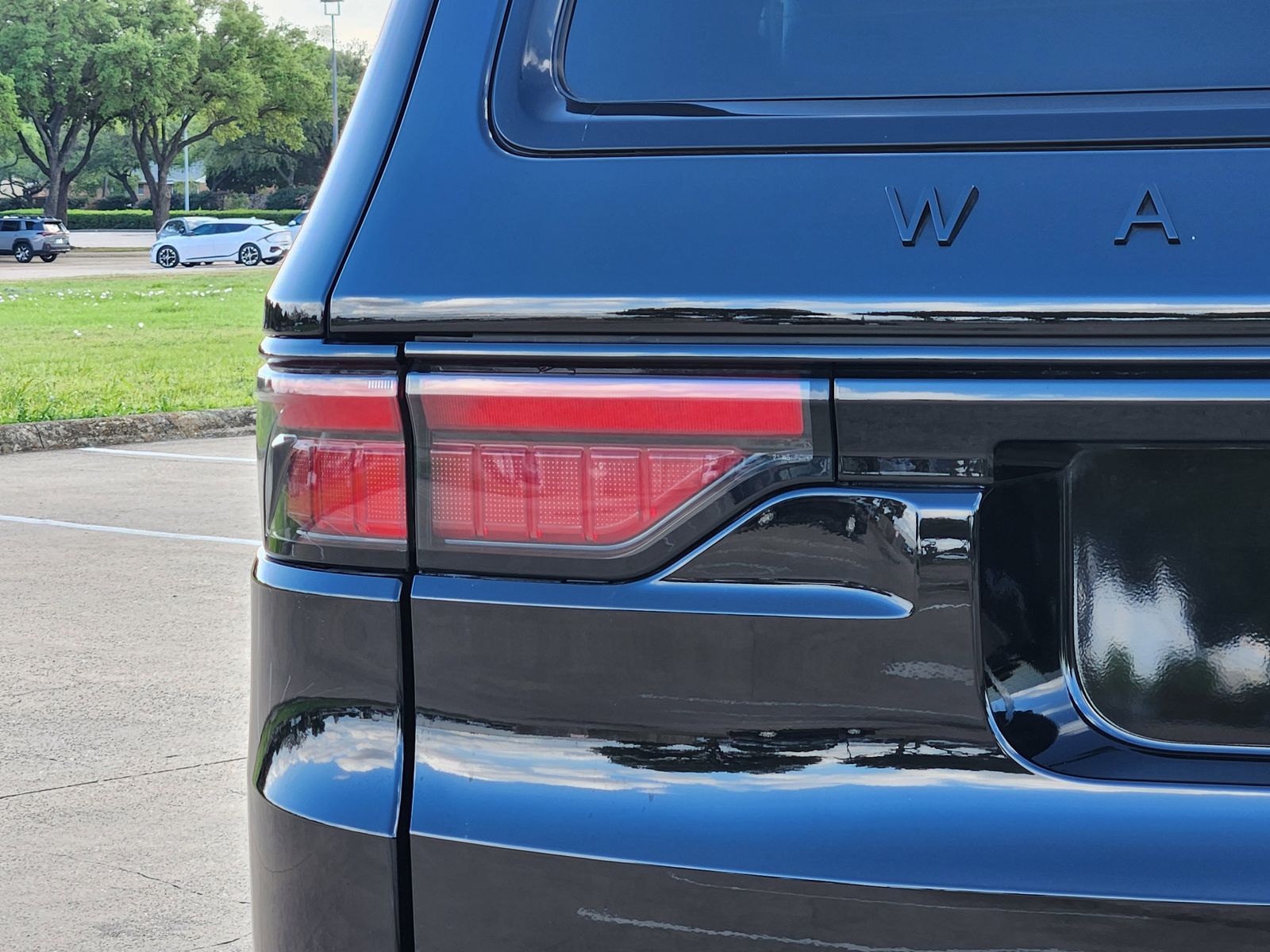 Used 2023 Diamond Black Crystal Pearlcoat Jeep Base image 15