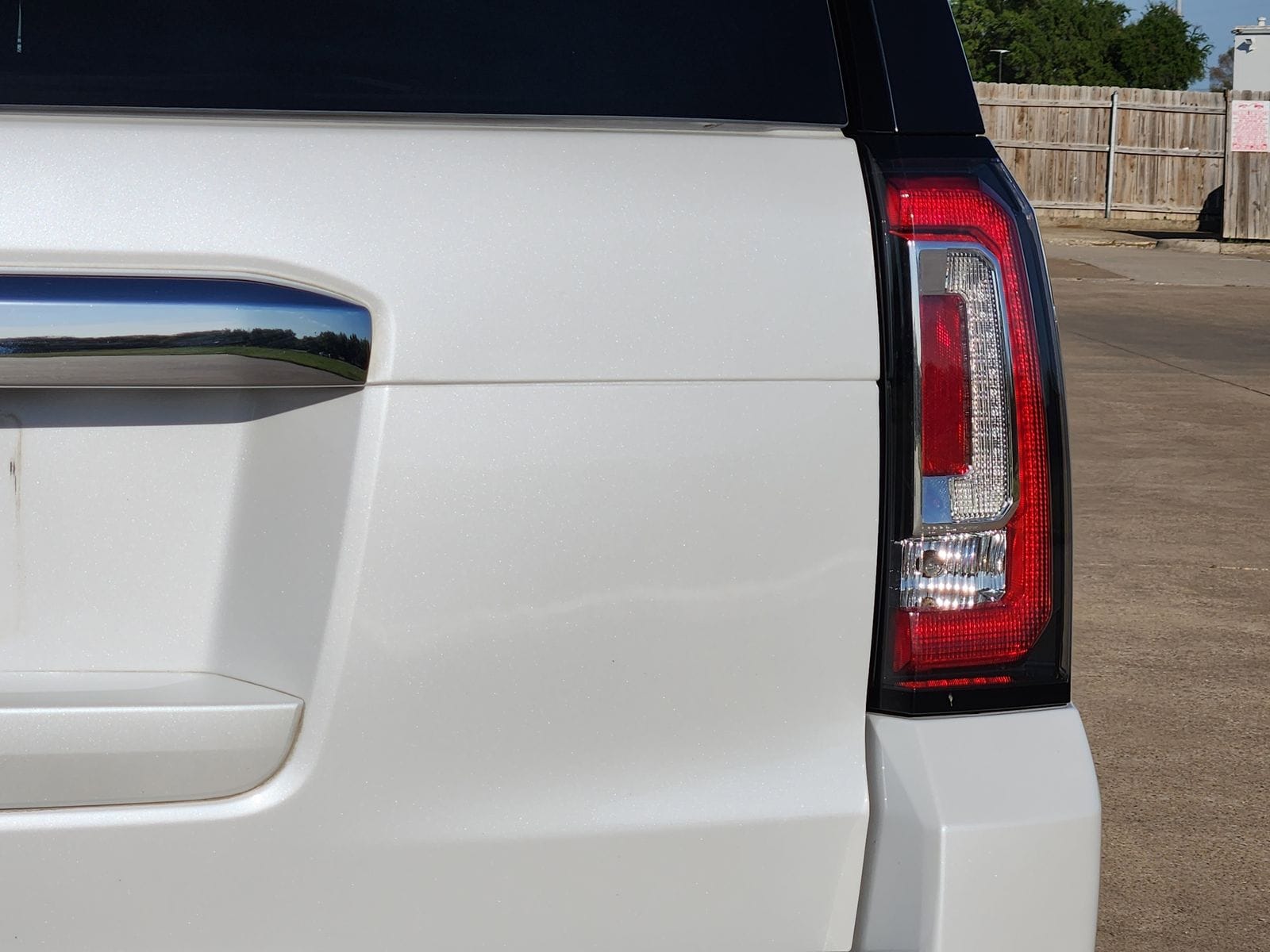 Used 2019 White Frost Tricoat GMC Denali image 16