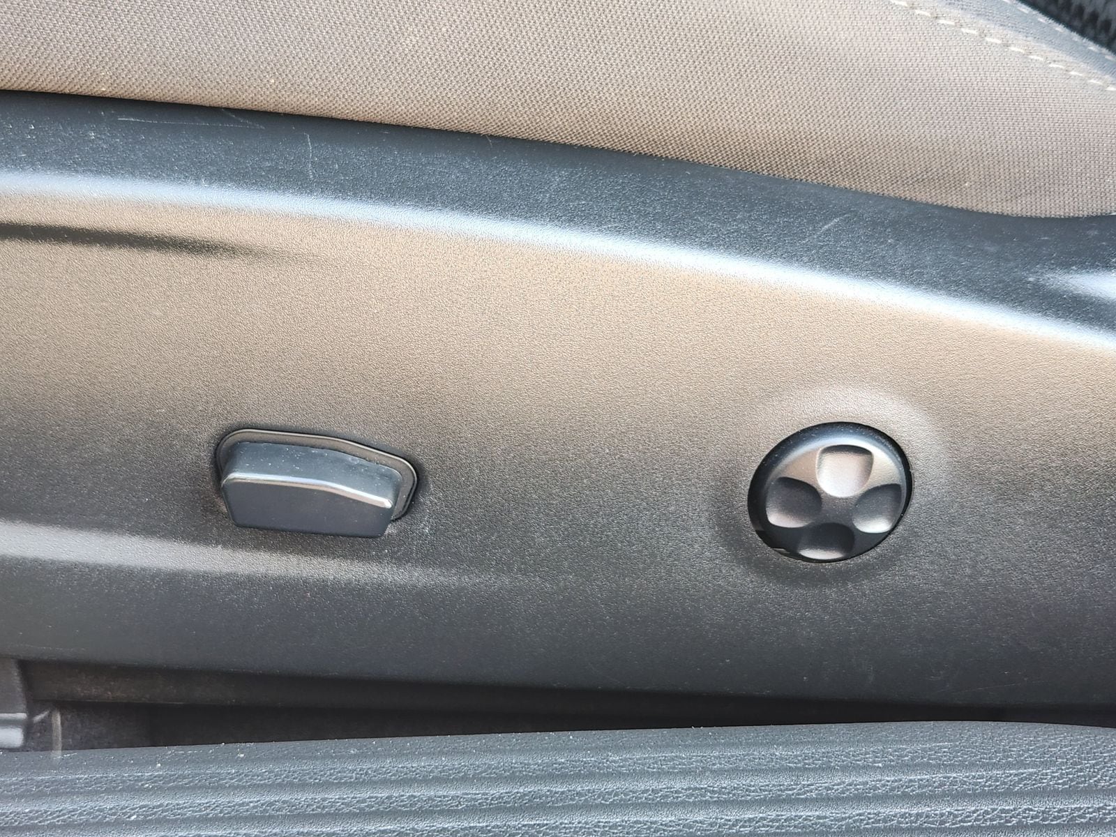 Used 2019 Destroyer Gray Clearcoat Dodge SXT image 30