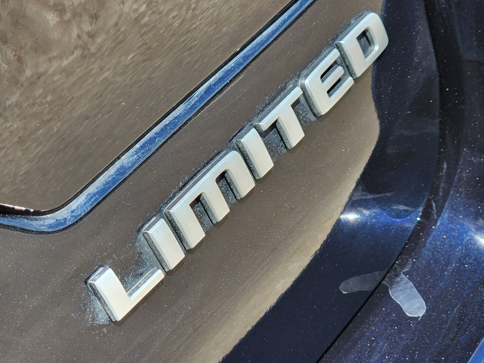 Used 2024 Midnight Sky Jeep Limited image 19