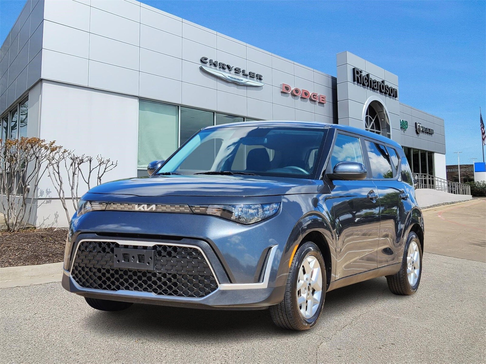 2023 Kia Soul LX S photo 2