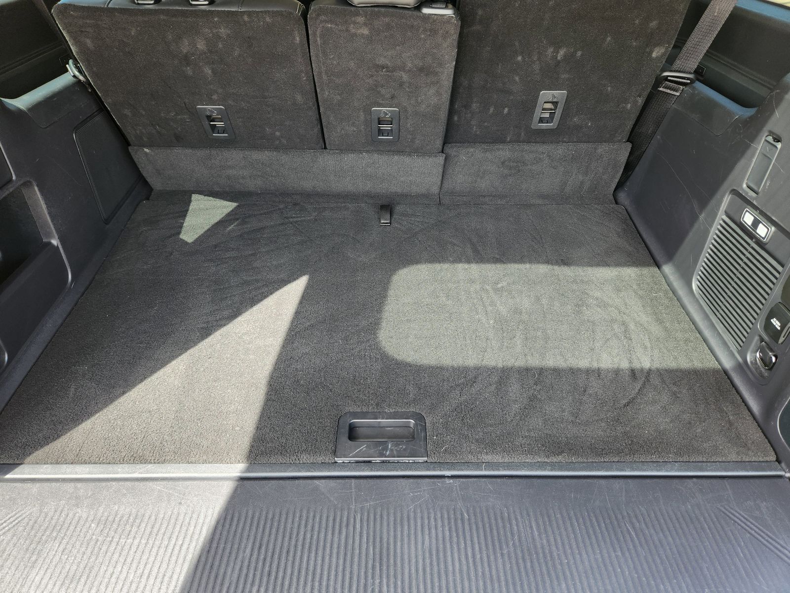 Used 2025 Gray Metallic Ford Platinum image 47