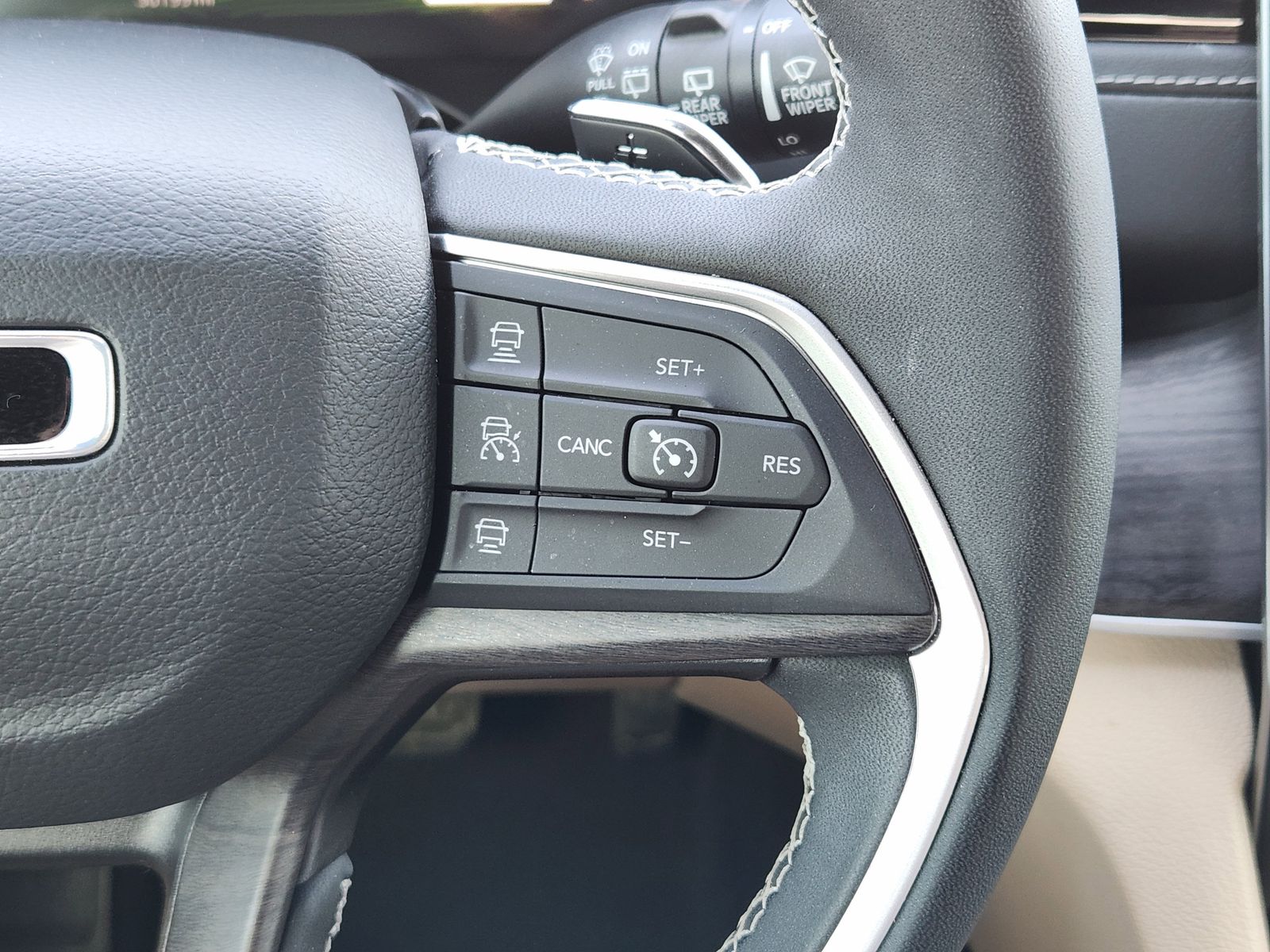 Used 2024 Bright White Jeep Base image 40