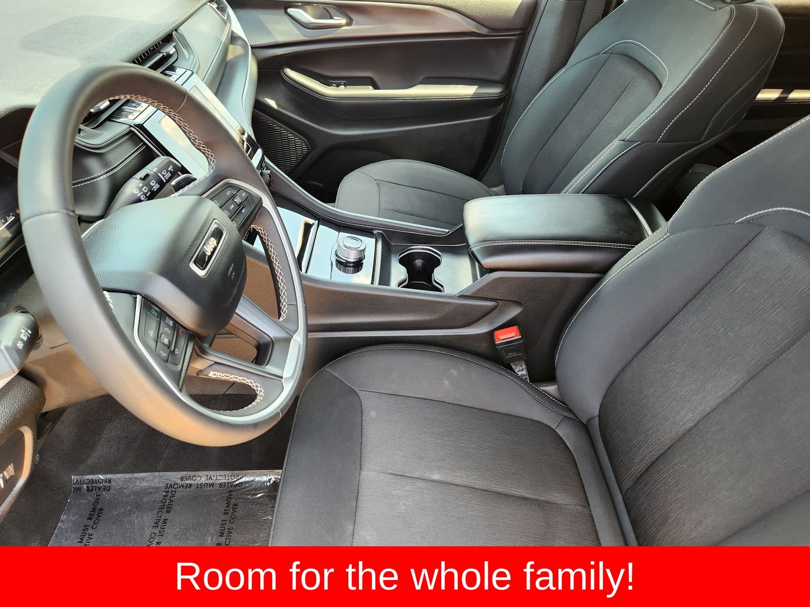 Used 2025 Diamond Black Crystal Pearlcoat Jeep Laredo image 22