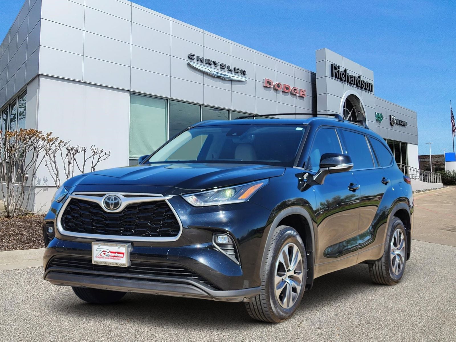 Used 2021 Midnight Black Toyota XLE image 2