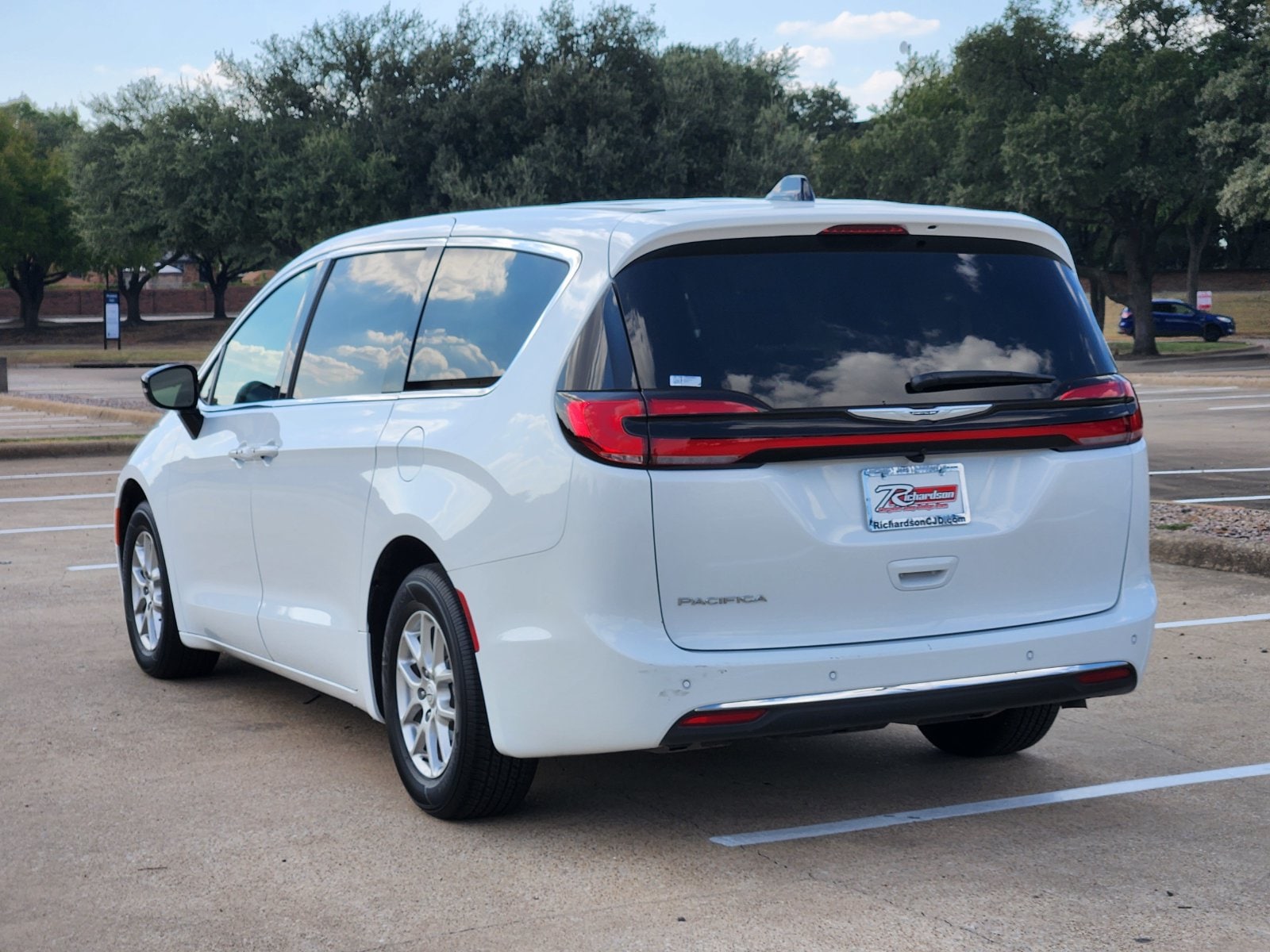 Used 2026 Bright White Chrysler Select image 4