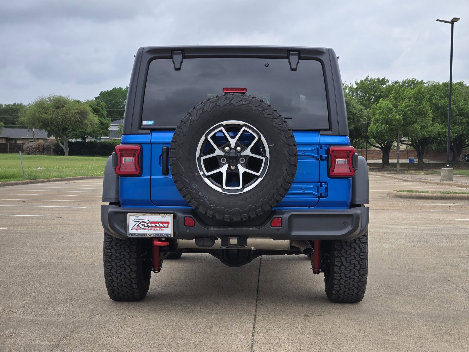 View vehicle photo 5