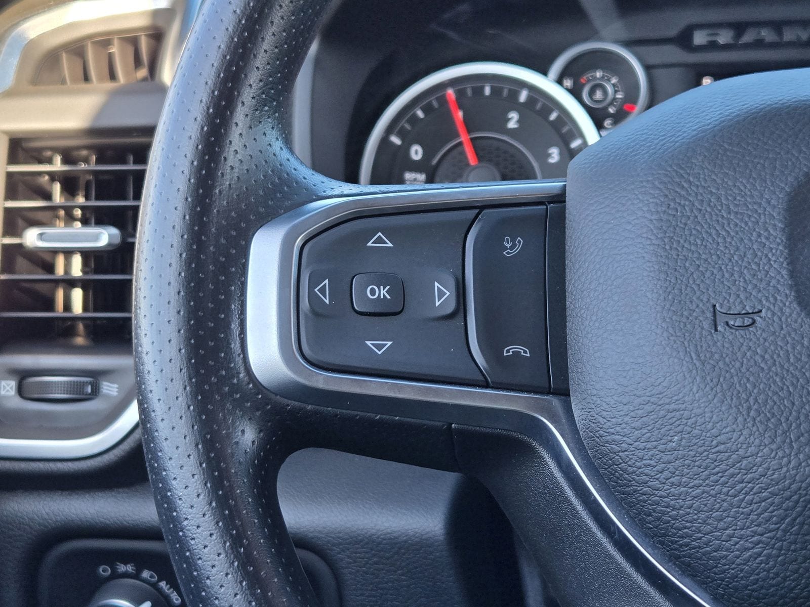 New 2025 Diamond Black Crystal Pearlcoat Ram BIG HORN CREW CAB 4X2 6