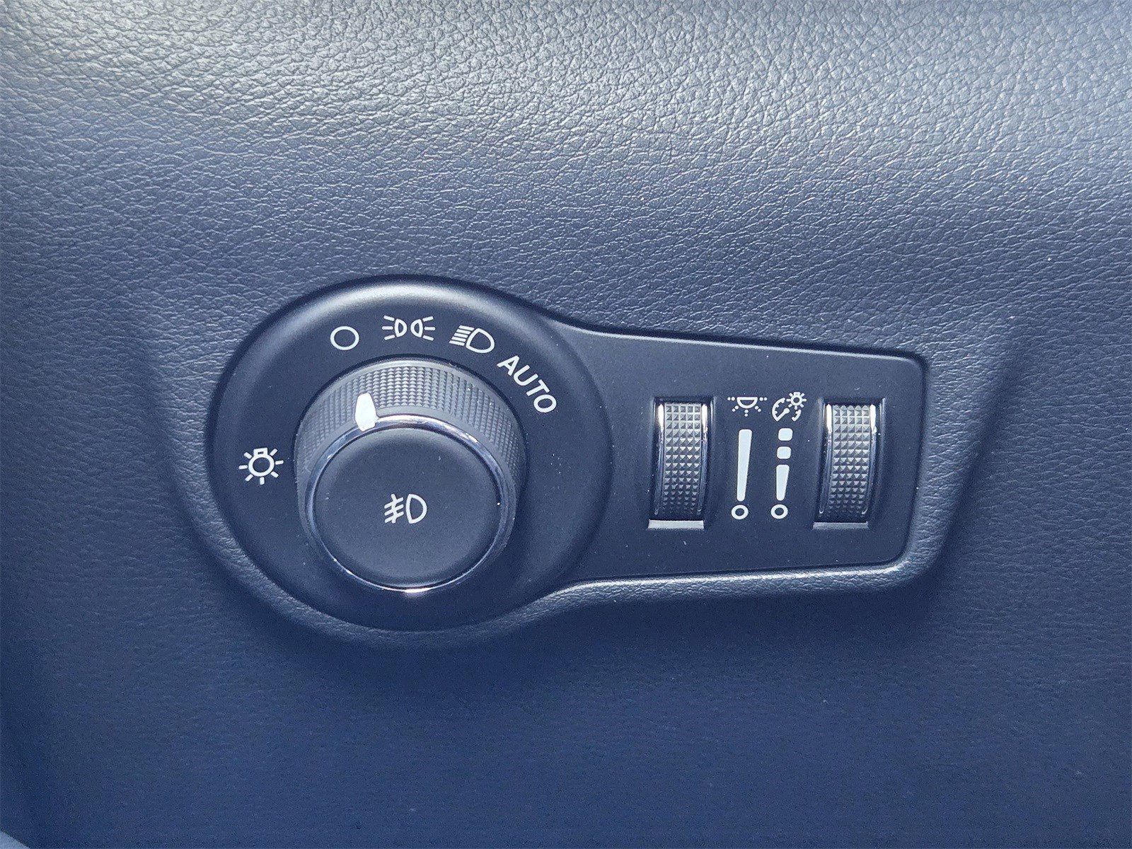 New 2026 Bright White Jeep LATITUDE ALTITUDE 4X4 image 22