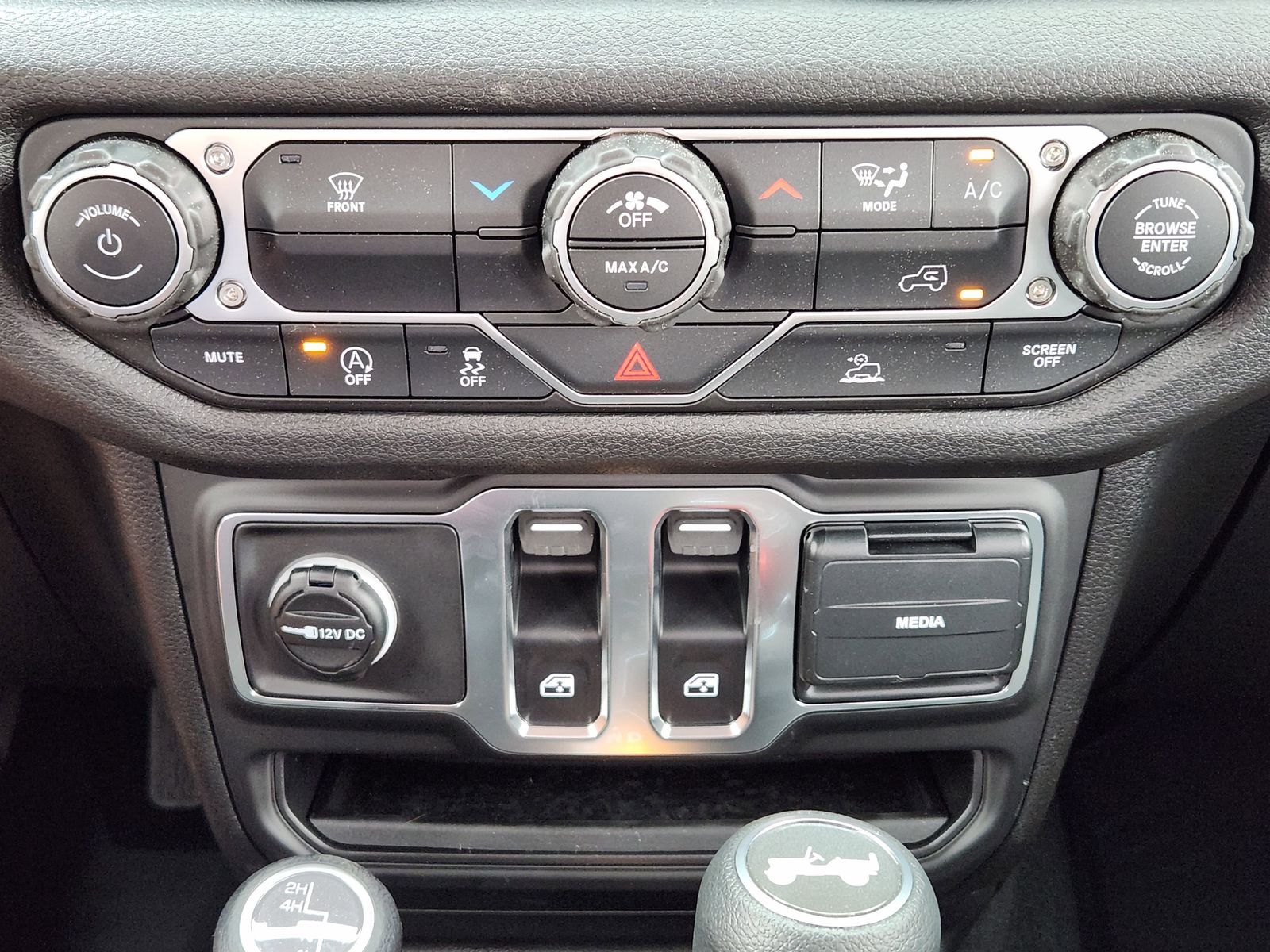 New 2026 Hydro Blue Pearlcoat Jeep 2-DOOR SPORT image 26