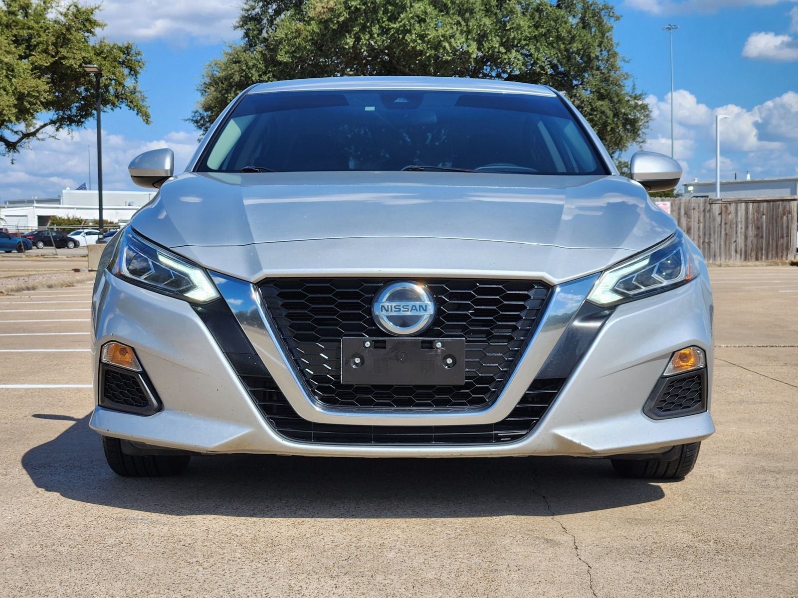 Used 2022 Brilliant Silver Nissan 2.5 SV image 6