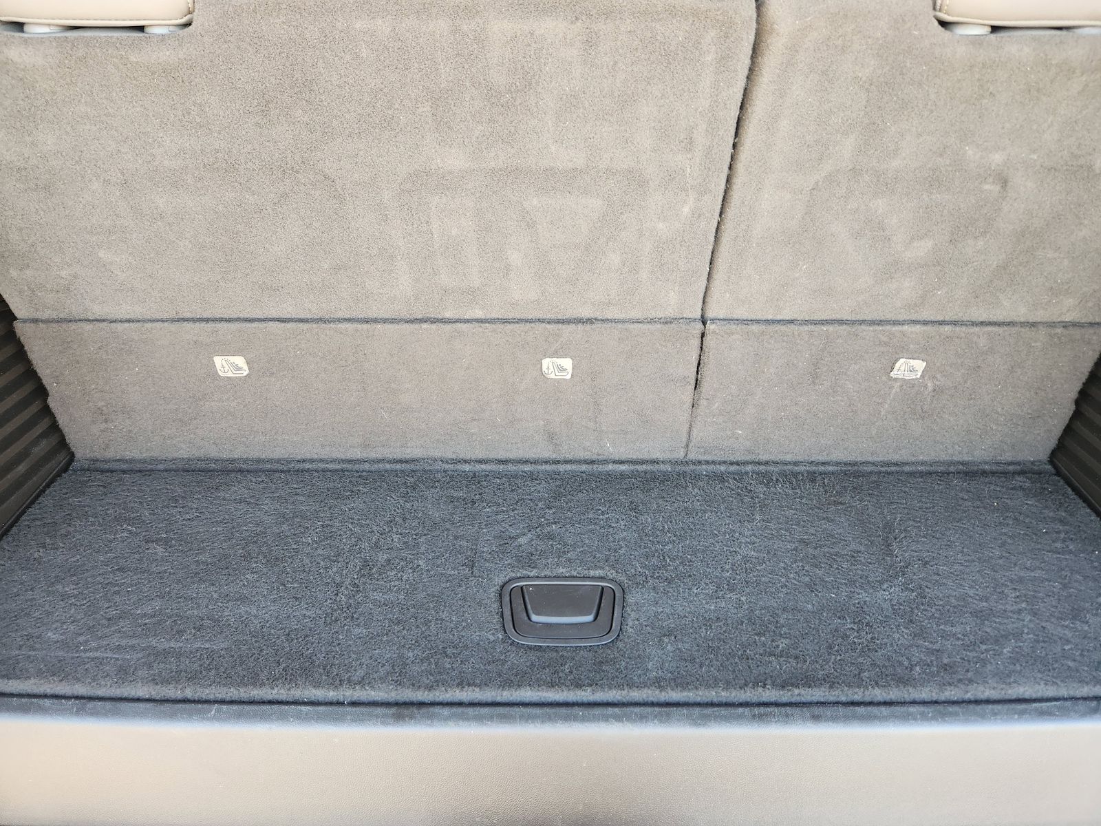 Used 2019 White Frost Tricoat GMC Denali image 45