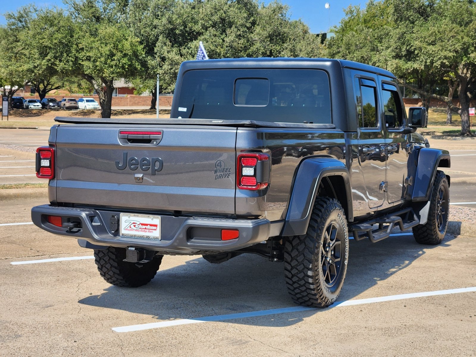 Used 2025 Granite Crystal Jeep Sport image 6