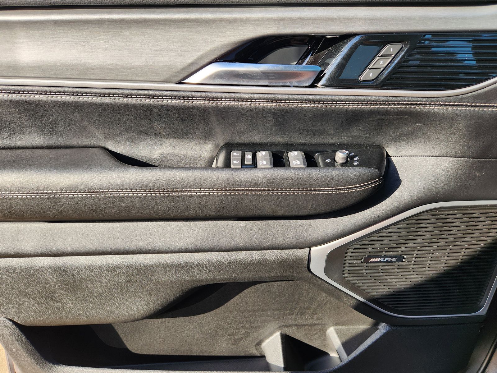 New 2026 Baltic Gray Jeep LIMITED ALTITUDE 4X4 image 29