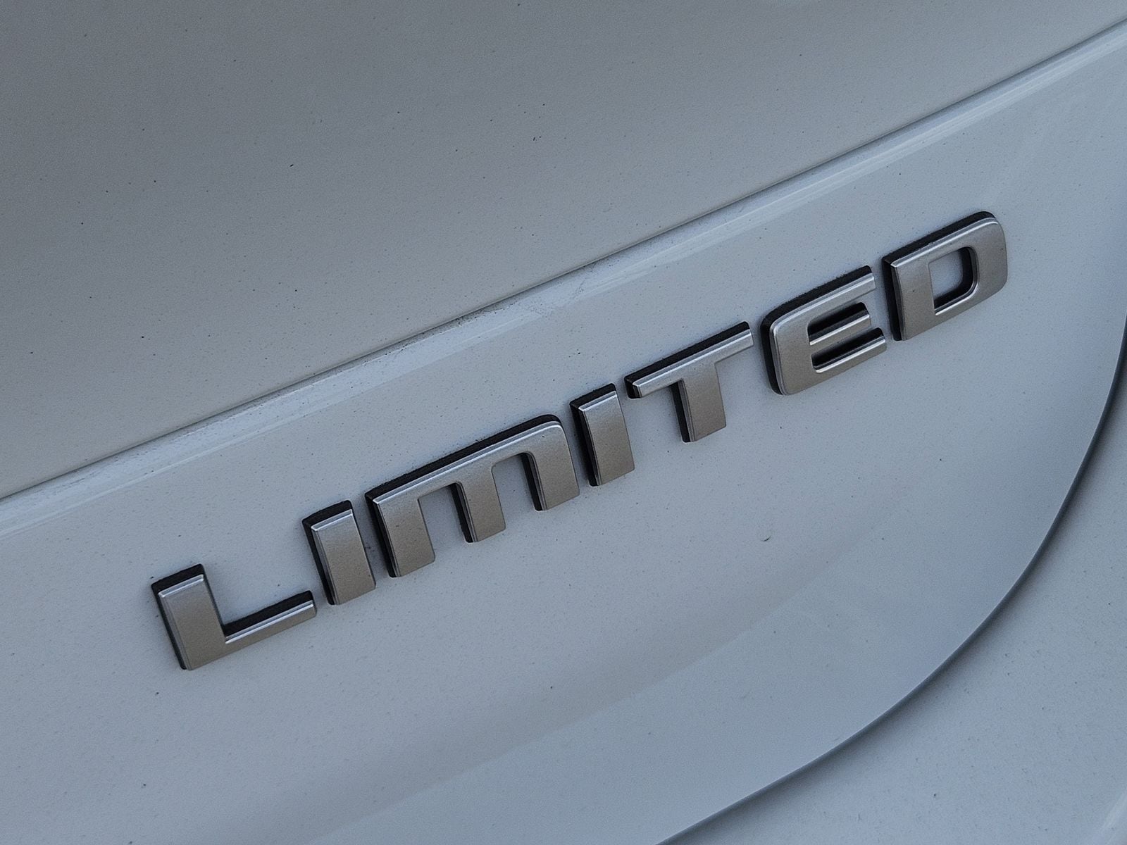 New 2025 Bright White Jeep L LIMITED 4X2 image 12