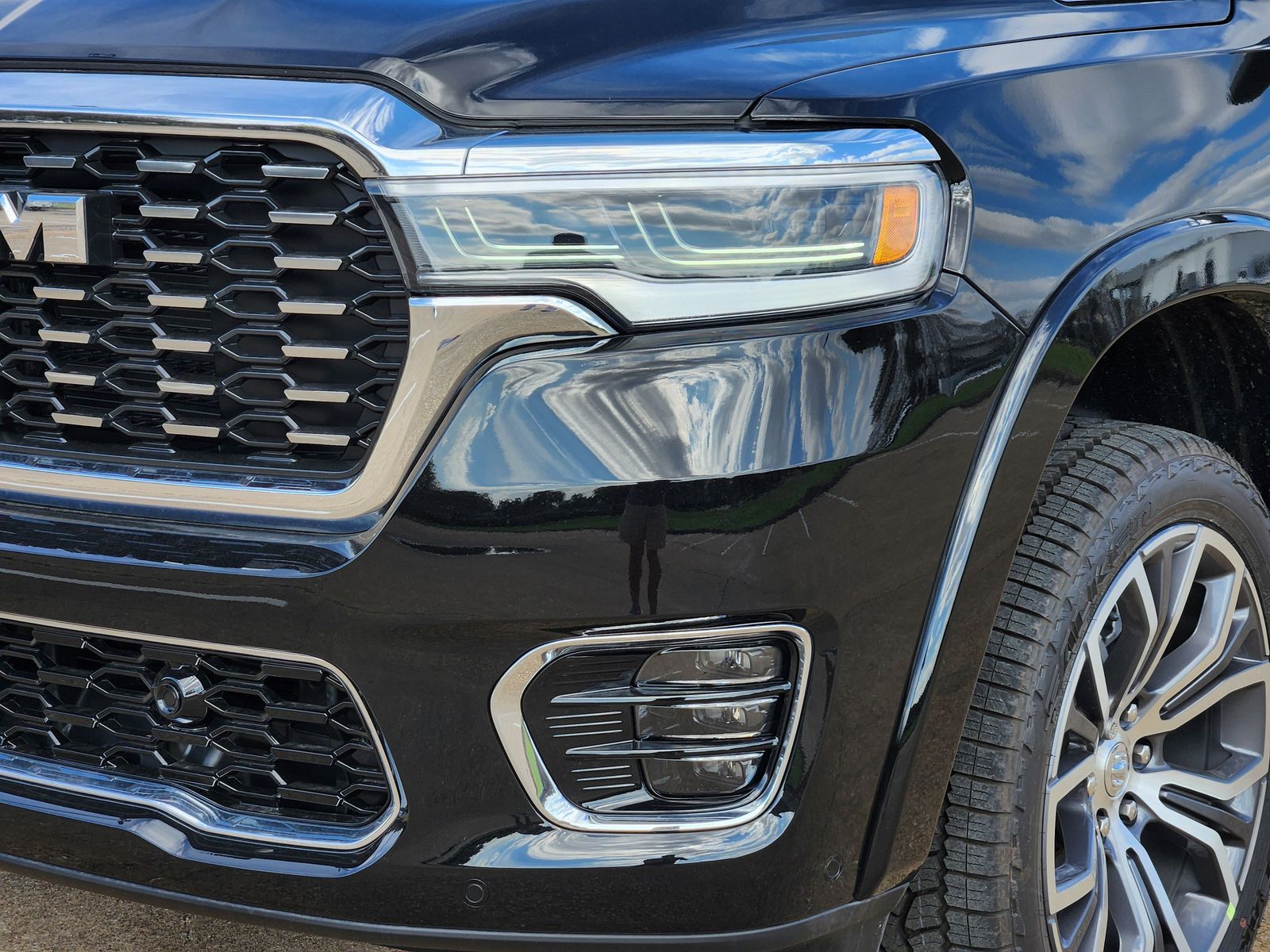 New 2026 Diamond Black Crystal Pearlcoat Ram TUNGSTEN CREW CAB 4X4 image 10