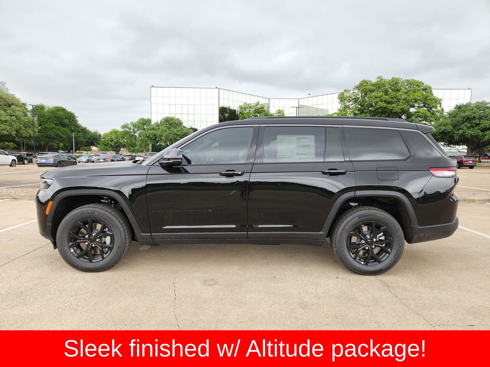 New 2026 Diamond Black Crystal Pearlcoat Jeep L LAREDO ALTITUDE 4X4 image 3