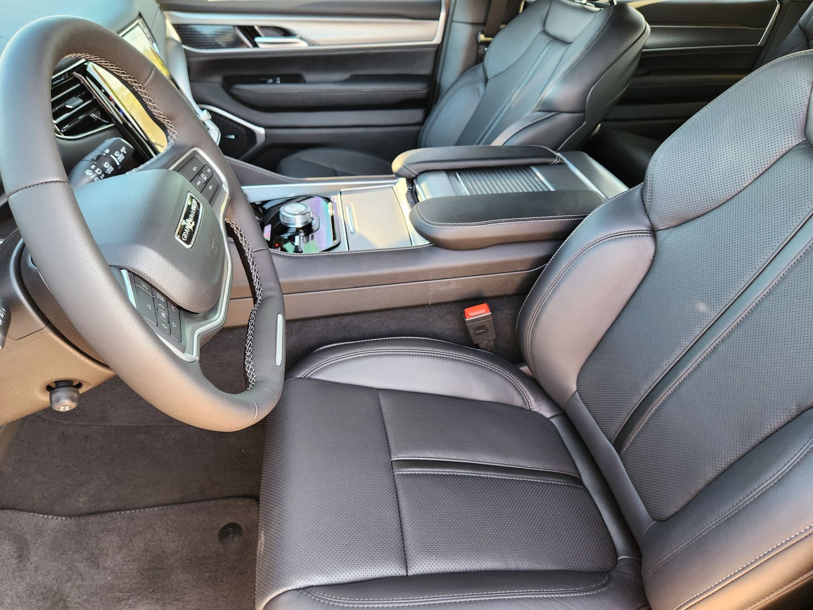 New 2026 Baltic Gray Jeep LIMITED ALTITUDE 4X4 image 21