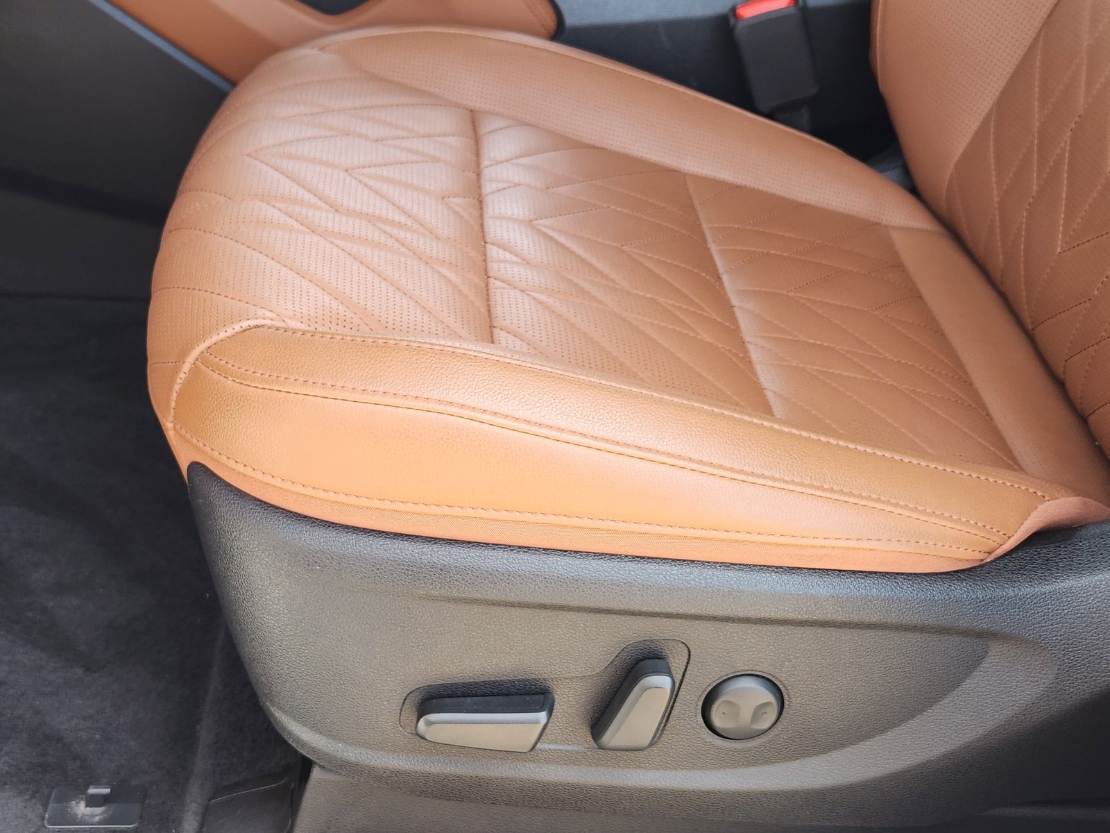 Used 2025 Glacial White Pearl Kia EX image 35