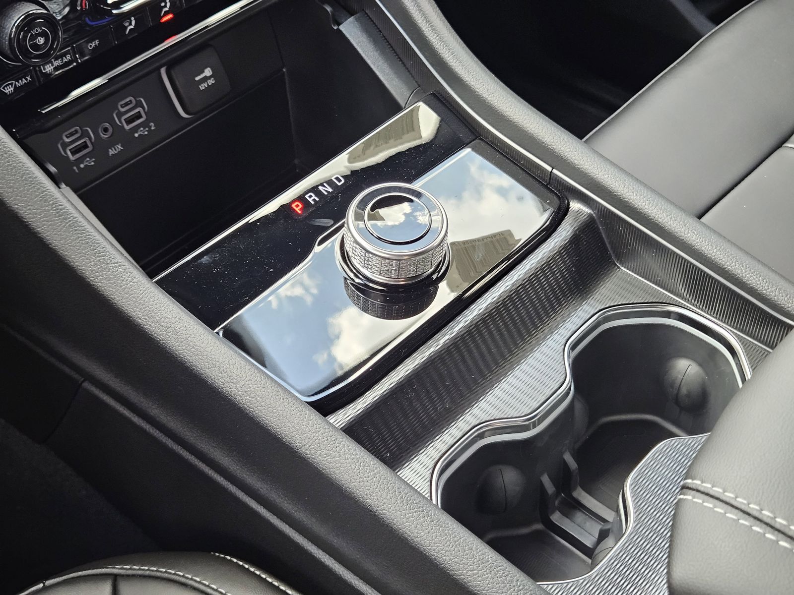 New 2025 Bright White Jeep L LIMITED 4X2 image 21