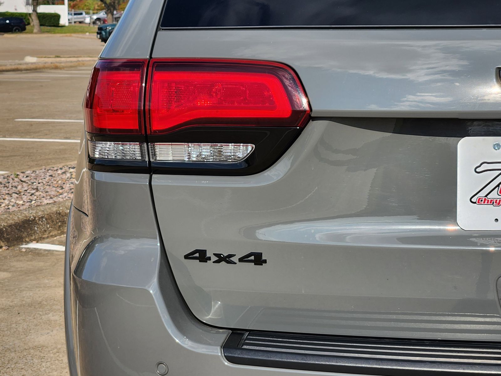 Used 2020 Sting-Gray Clearcoat Jeep Laredo image 15