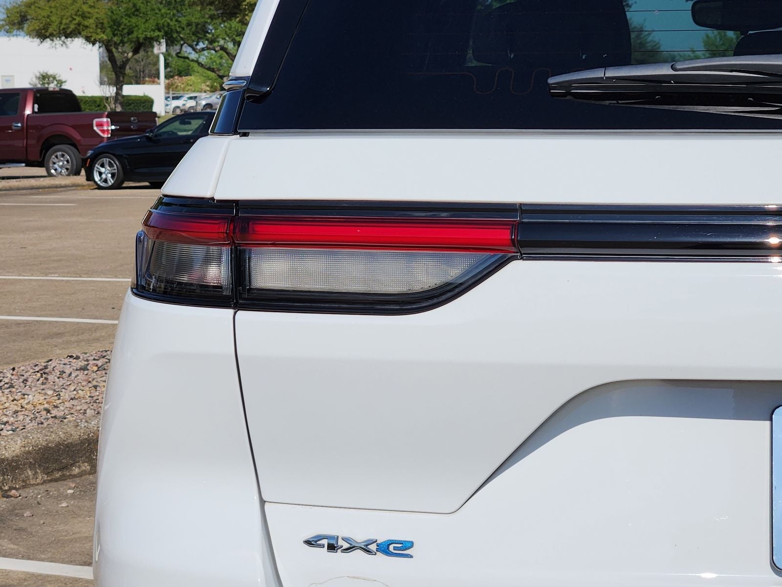 Used 2024 Bright White Jeep Base image 15