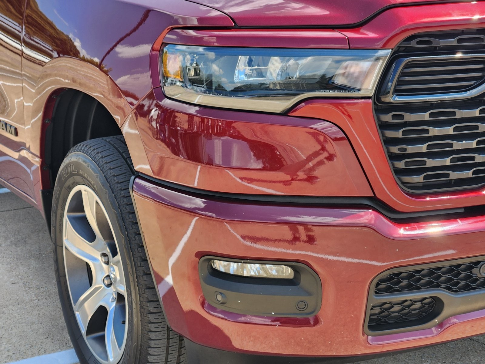 Used 2025 Delmonico Red Pearlcoat Ram Tradesman image 9