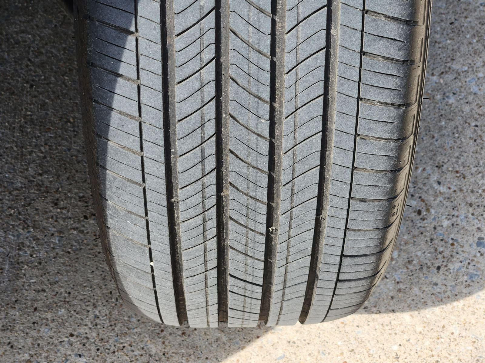 Used 2025 Glacial White Pearl Kia EX image 21