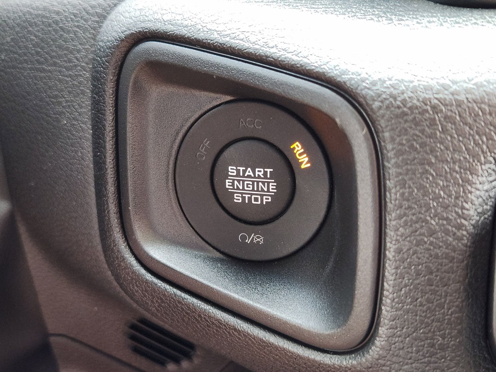 New 2026 Hydro Blue Pearlcoat Jeep 4-DOOR SPORT image 29