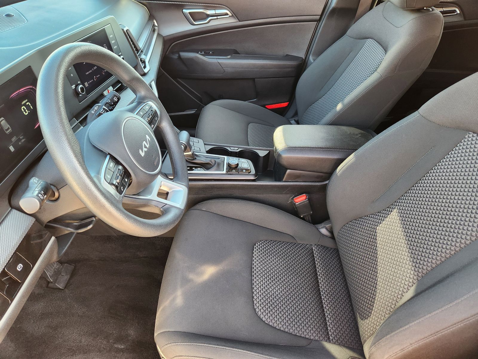 Used 2024 Snow White Pearl Kia LX image 21