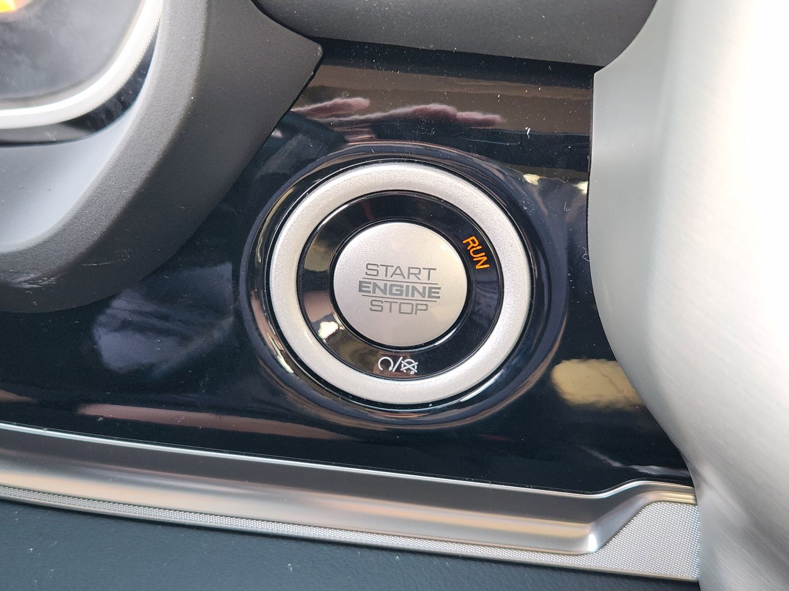 New 2026 Ivory White Tri-Coat Pearlcoat Ram TUNGSTEN CREW CAB 4X4 image 25