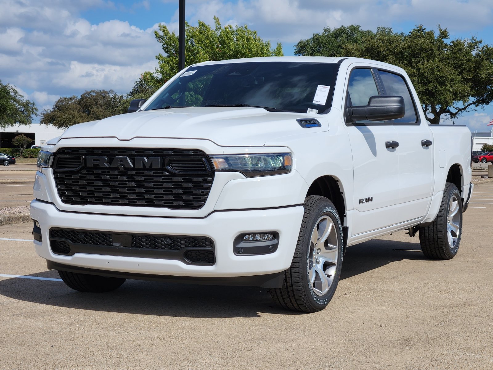 New 2027 Ram 1500 EXPRESS CREW CAB 4X2 5'7 BOX Pickup