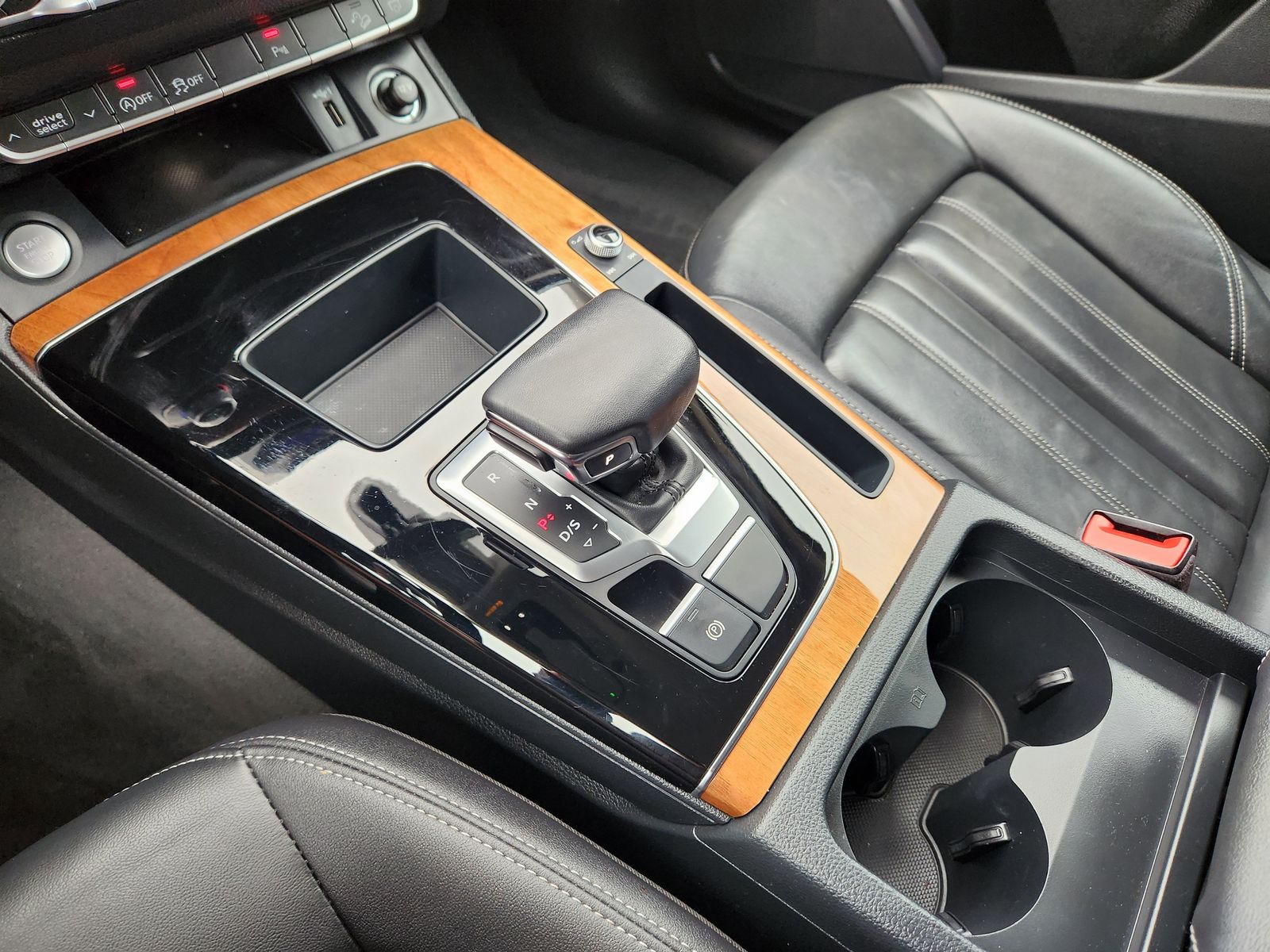 Used 2023 Florett Silver Audi 45 S line Premium image 27