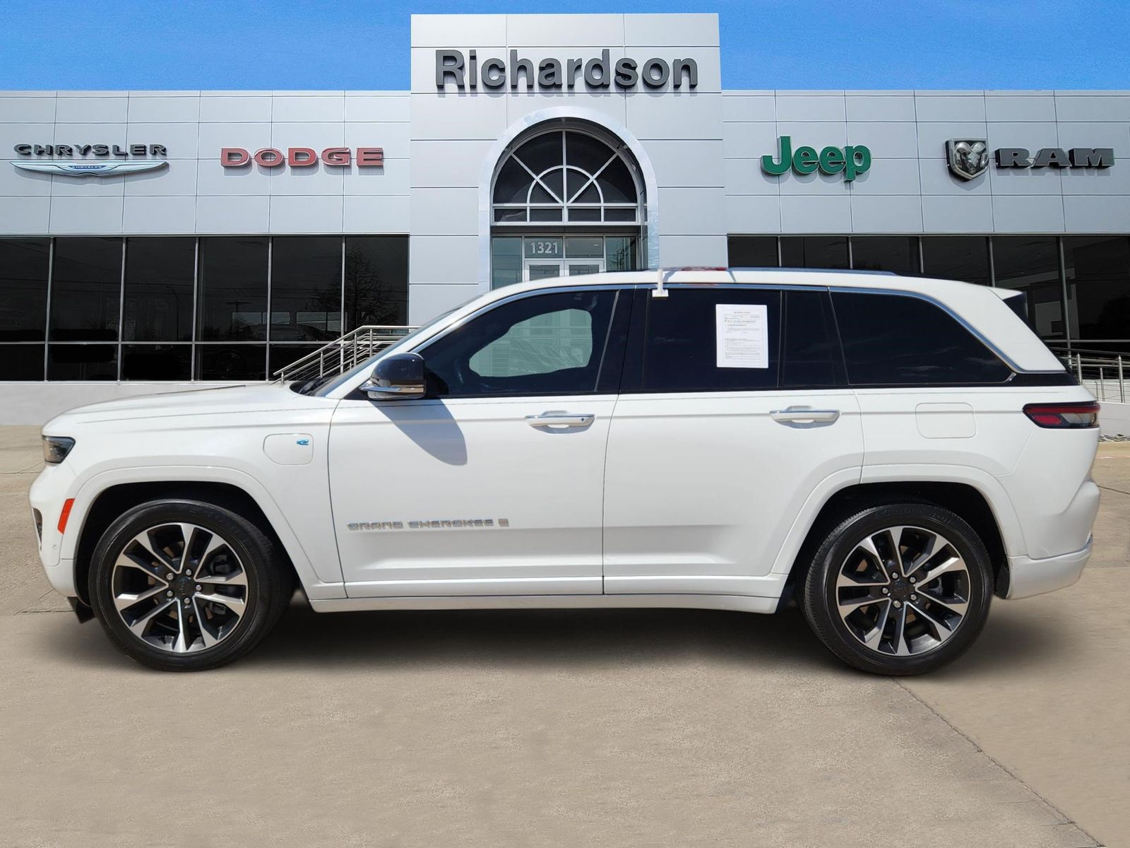 Used 2022 Bright White Jeep Overland image 3