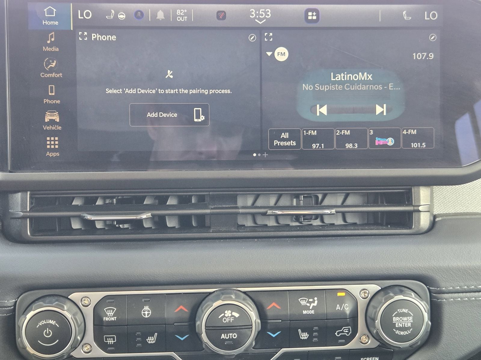 Used 2025 Granite Crystal Jeep Sahara image 20