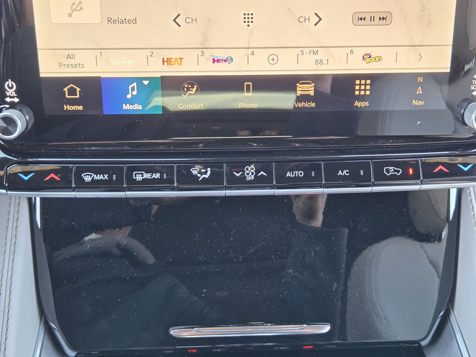 New 2025 Diamond Black Crystal Pearlcoat Jeep L LIMITED 4X4 image 19